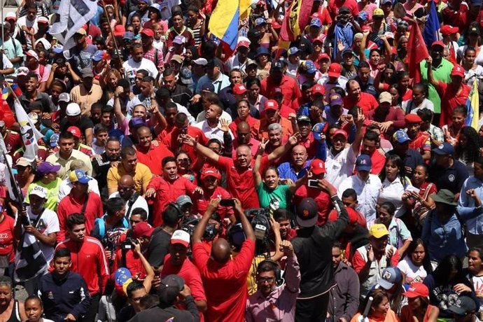 Venezuela.- Miles de 'chavistas' celebran en Caracas la "victoria" ante la "guer
