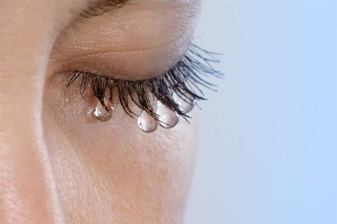 Al año fabricamos entre 55 y 110 litros de lágrimas: ¿por qué nos lloran los ojo