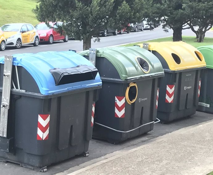 Contenidors de recollida selectiva d'escombraries