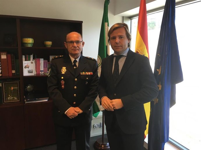 Córdoba.- El delegado de la Junta visita la sede de la Policía Nacional adscrita