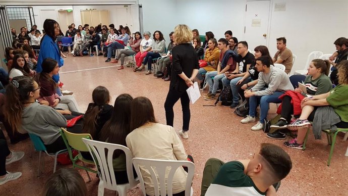 Córdoba.- Más de 100 personas asisten al encuentro de participación juvenil en e