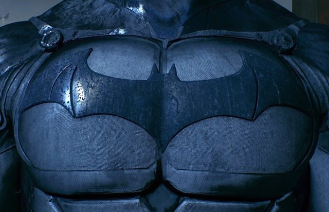 PARA DOMINGO El traje más disparatado de Batman... Lo convierte en un Transforme