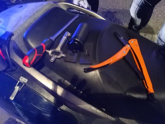 Valencia.- Sucesos.- Detenido por robar en una casa, huir en coche a gran veloci