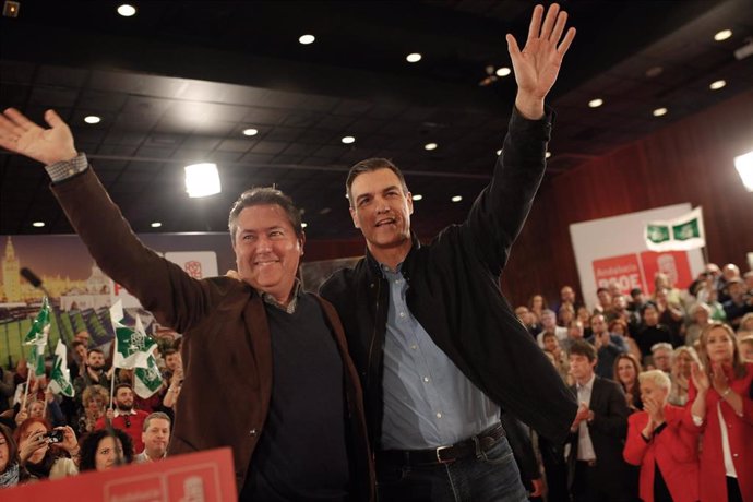 El secretario general del PSOE y presidente del Gobierno, Pedro Sánchez, y el al