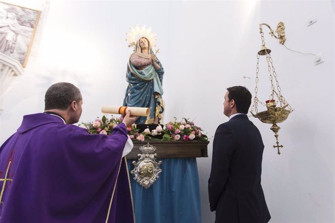 SaboresAlmería.- La Diputación impone su Escudo de Oro a la Virgen del Río por l