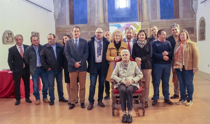 Carmen Lacal recibe el 'Premio Mujer del Año' de la Mancomunidad de Liébana y Pe