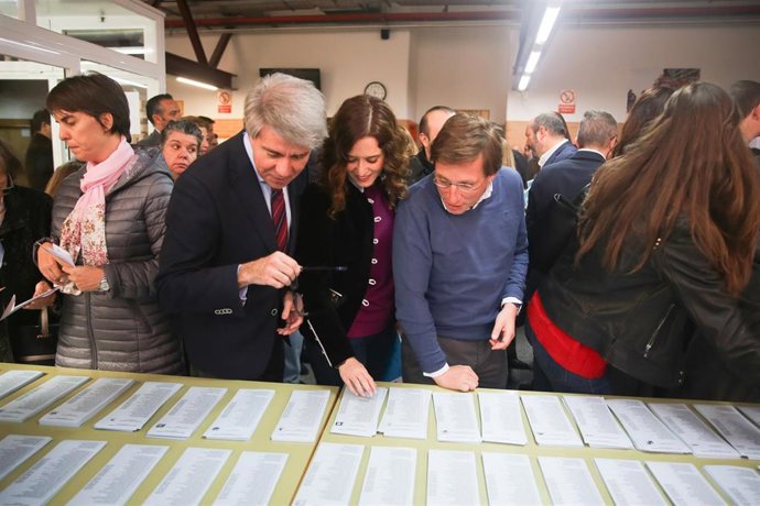 Simulacro electoral para personas con discapacidad organizado por Plena Inclusió