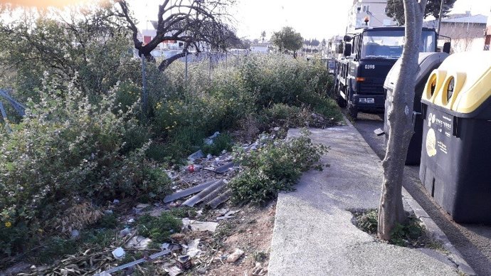 Emaya retira cerca de 1.500 toneladas de residuos de obra en doce solares y vías