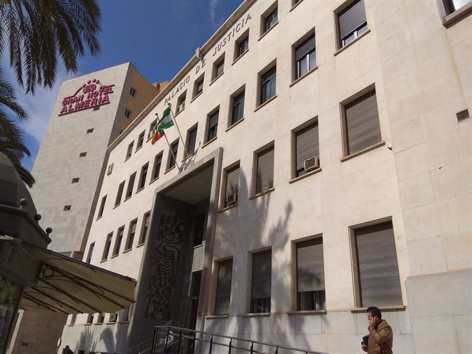 Almería.-Tribunales.-Los acusados del tiroteo en El Puche aceptan penas de hasta