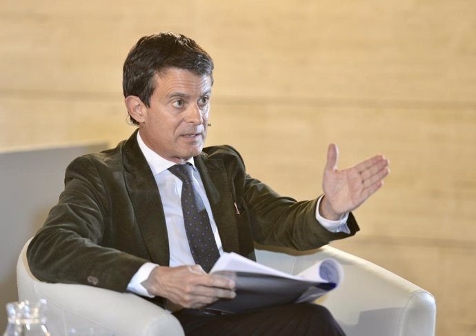 Valls proposa estudiar el transport públic gratut i obrir l'Aeroport les 