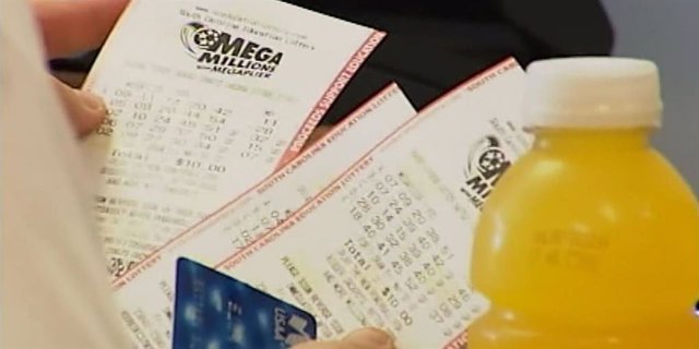 La ganadora de 1.500 millones de dólares en la lotería donará parte de su premio