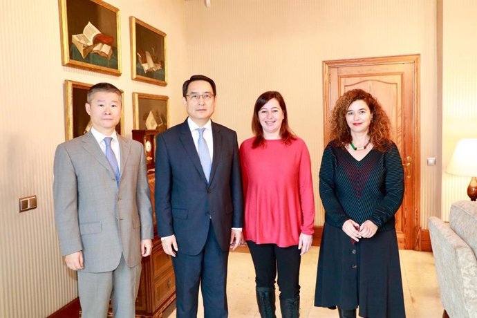 Armengol recibe en audiencia al embajador de China en España y a la cónsul gener