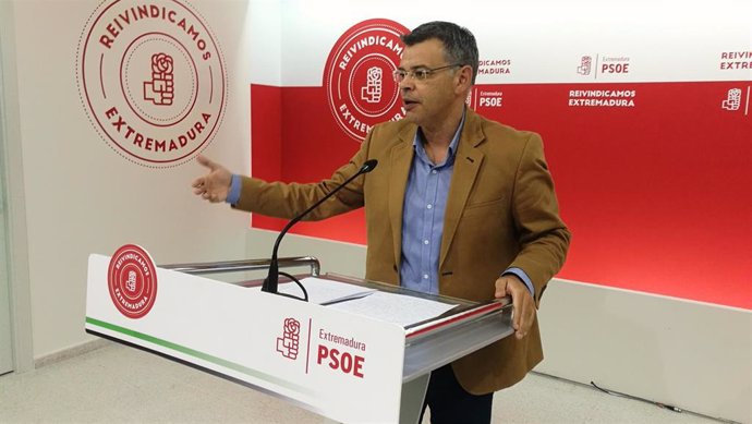 El PSOE extremeño está "dispuesto" a pactar con partidos constitucionalistas par