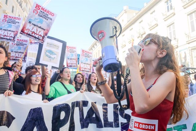 Celebración en Madrid de la huelga estudiantil internacional contra el cambio cl