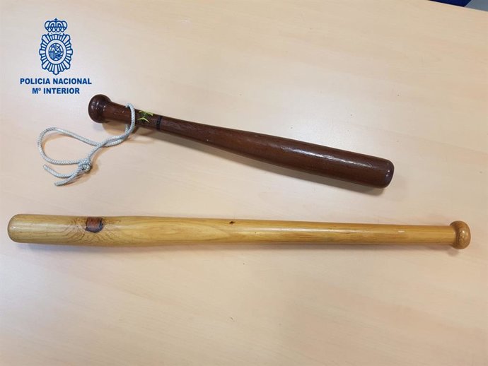 Successos.- Aixequen 35 actes per tinena d'estupefaents i tres d'armes dura