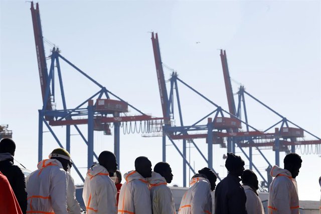 Inmigrantes llegan al puerto de Málaga