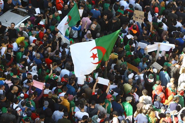 Algerians mass protest despite Bouteflika vow not to run