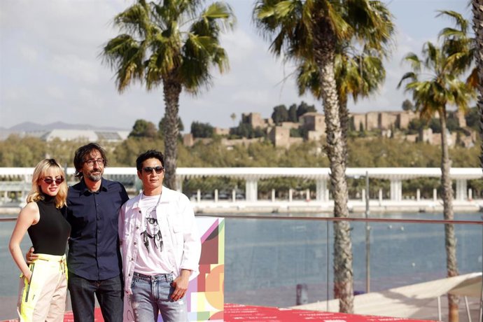 Festival de Cine de Málaga. Photocall, 522. Un gato, un chino y mi padre. 