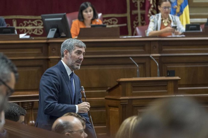Pleno.- Clavijo ve a Canarias "francamente mejor" que en 2015 y PSOE y NC coinci