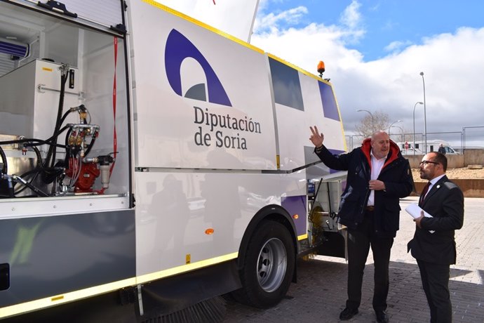 La Diputación de Soria incorpora un nuevo camión para la limpieza de carreteras 