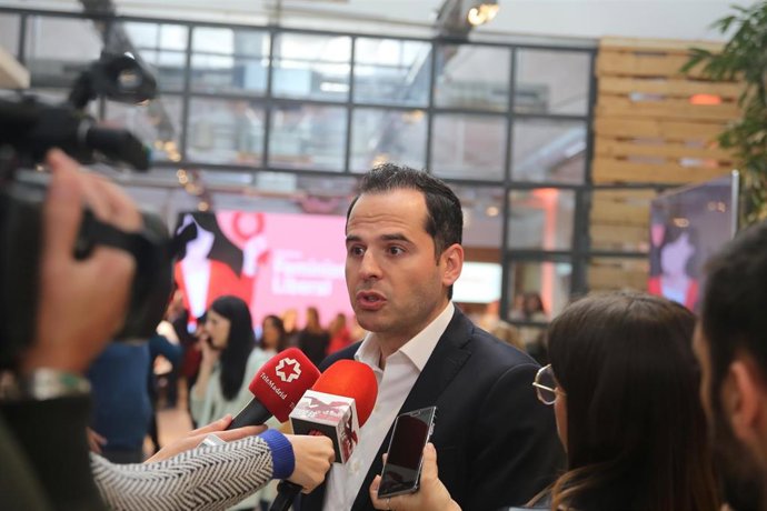 Aguado defiende soterrar la A-5 por fases y dice que las multas en Madrid Centra