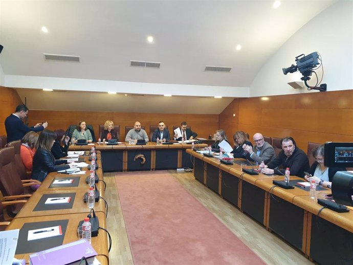 Gobierno de Cantabria y oposición coinciden en "no retroceder" en los derechos d