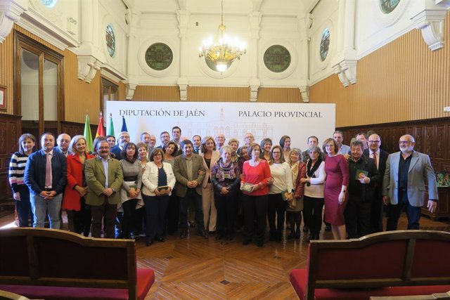 Jaén.- MásJaén.- Diputación reconoce a una treintena de trabajadores con más de 