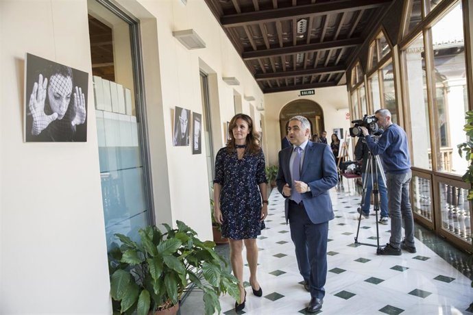 Granada.- Una exposición rechaza la violencia de género a través de mujeres que 