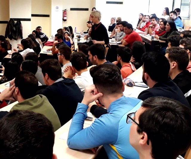 Jaén.- Directora de Andalucía Emprende comparte con estudiantes universitarios c