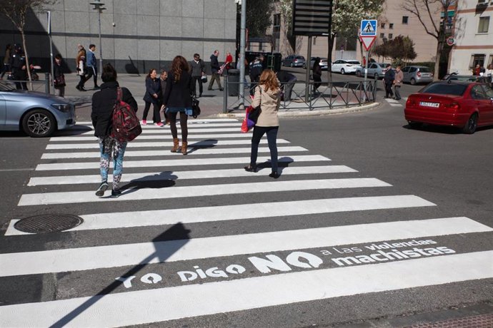 Fuenlabrada colocará 45 señales de tráfico simuladas y mensajes en 17 pasos de p