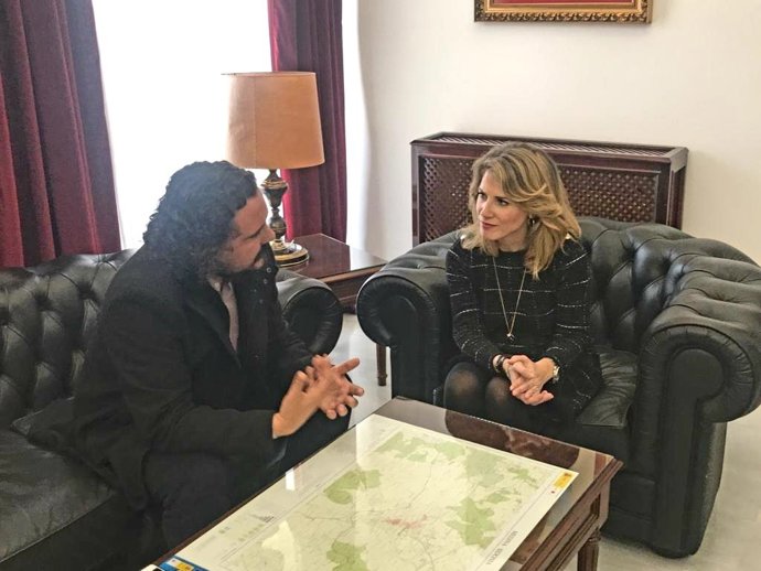 Mestre con el alcalde de Medina