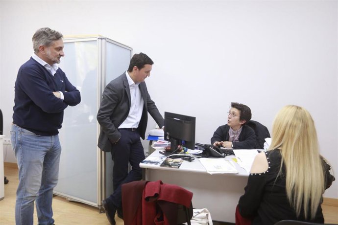 Javier A. García y Ángel Escobar, en las instalaciones de FAAM.