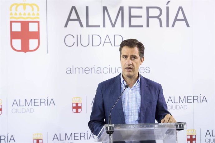 Almería.-Castellón (PP) deja el área de Urbanismo del Ayuntamiento pero mantendr