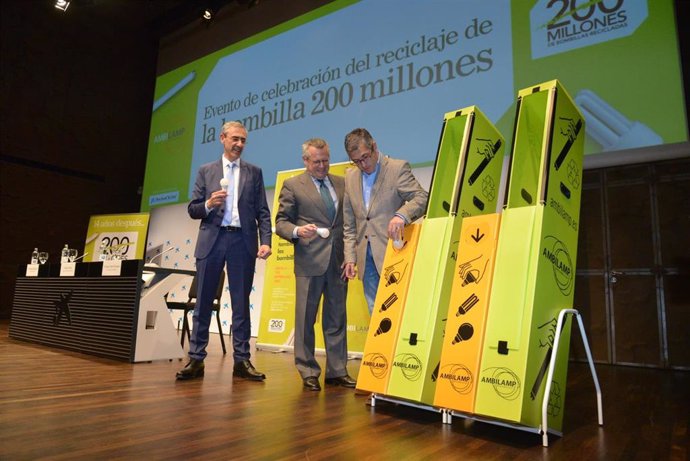 AMBILAMP recicla la bombilla 200 millones de la asociación