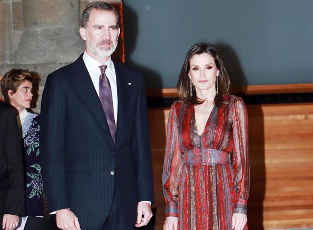 La Reina Letizia pone brillo a los Premios Nacionales de Cultura ante la ausenci