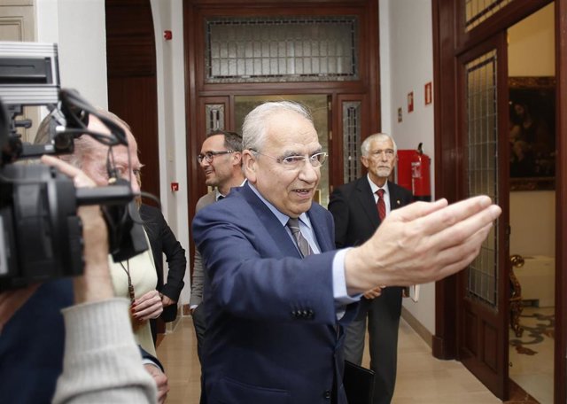 Guerra afirma que ve una "fortaleza" en Susana Díaz al frente del PSOE-A que le 