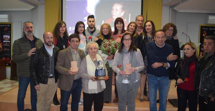 Jaén.- El PSOE entrega su premio 'Las 13 rosas' a una histórica militante de Rus