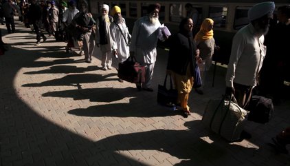 Pakistán e India mantienen contactos técnicos para abrir un corredor para los sij en la frontera