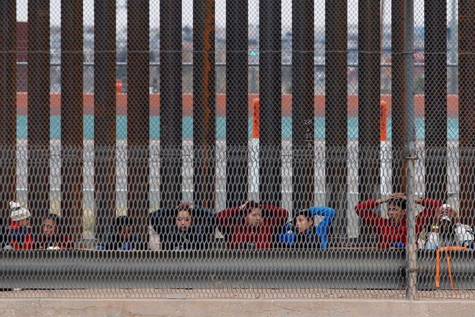 Migrantes centroamericanos en la frontera de México con Estados Unidos