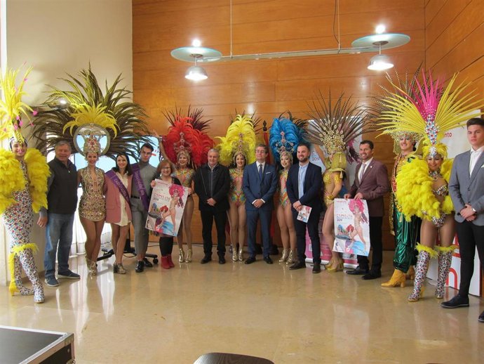 El 'último Carnaval de España' contará este año con más de 40 comparsas