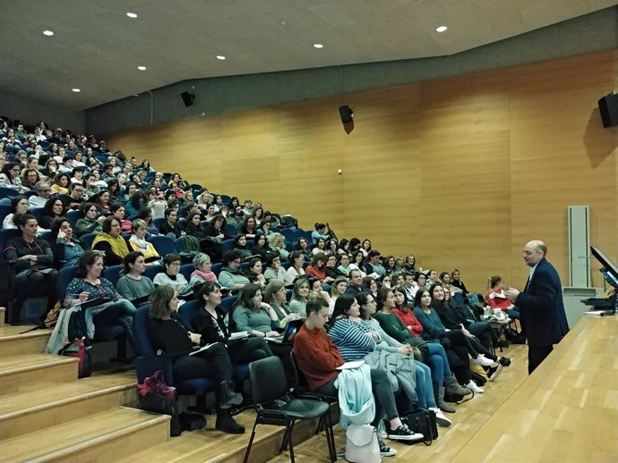 Més de 260 docents de Balears s'inscriuen en el cicle de conferncies 'Diálog
