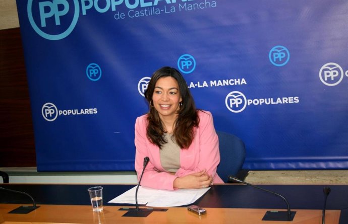Gpp Clm (Cortes De Voz Y Fotografía) Claudia Alonso, En Rueda De Prensa 200319