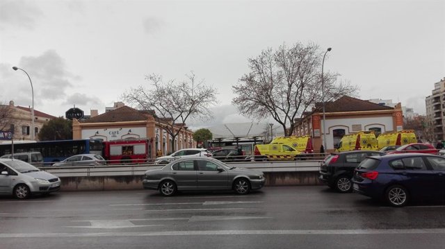 Successos.- Cinc persones ateses després de declarar-se un petit foc a un vagó d