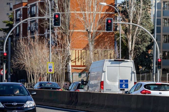 Los semáforos de la A-5 ya están en funcionamiento