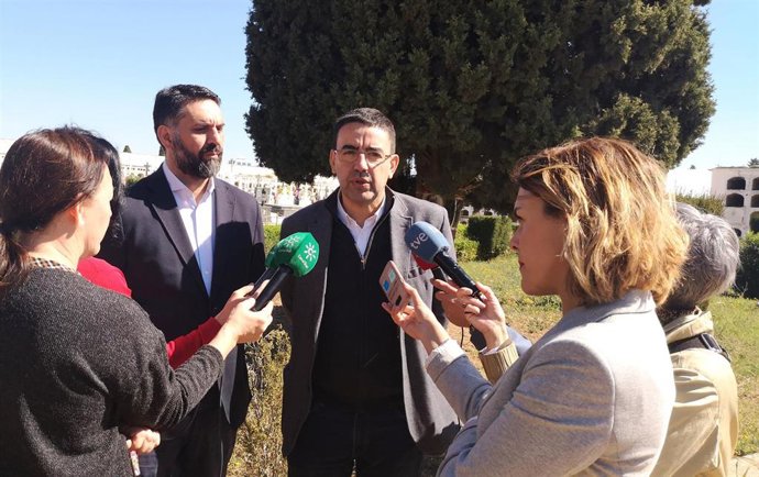 PSOE-A denuncia que Moreno se dedicó a "machacar" la Dependencia y lo reta a hab