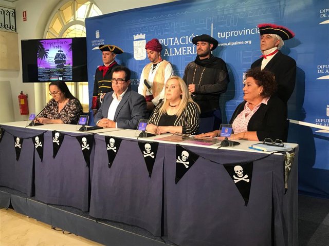 El diputado de Cultura, en la presentación del 'Desembarco pirata' de San José.