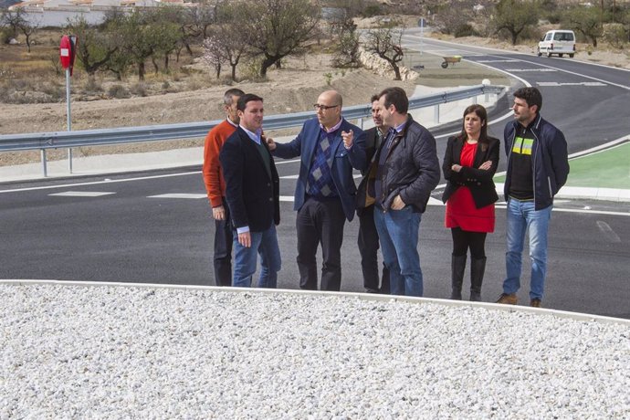 El presidente de Diputación en obras de mejora de los accesos al municipio.