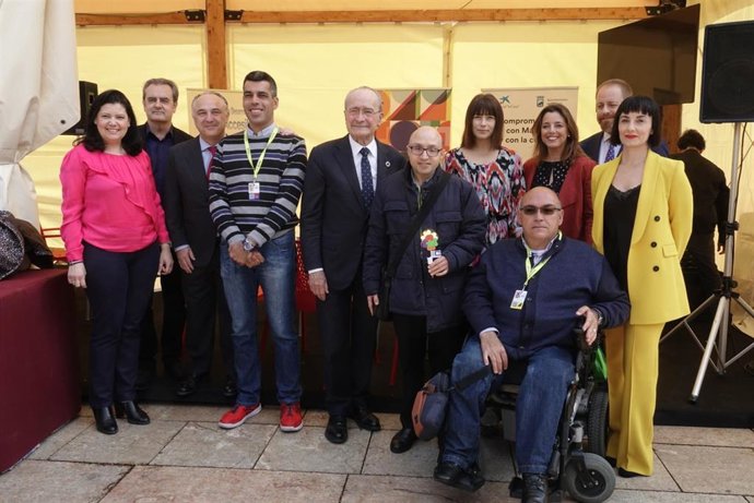 El Ayuntamiento De Málaga Informa: Campeones, Presentes En El Espacio Solidario 