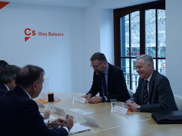 Mesquida se reúne con el embajador de Reino Unido en España para hablar de impac