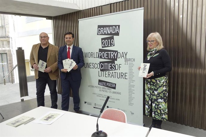 Granada.- Más de sesenta poetas leerán su obra en librerías de la ciudad por el 